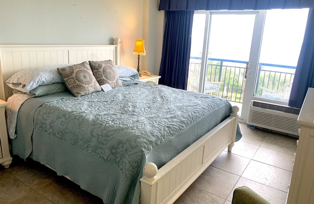 Oceanfront! Prime Location! King Bed! On Ocean Boulevard!