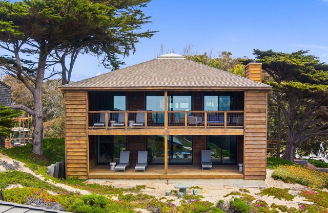 Oceanfront Retreat at Pajaro Dunes. Beach Access, Hot Tub, BBQ, Pool Table.