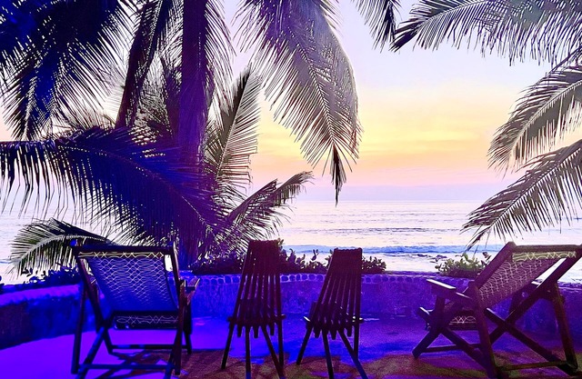 Oceanfront Room in Unique setting