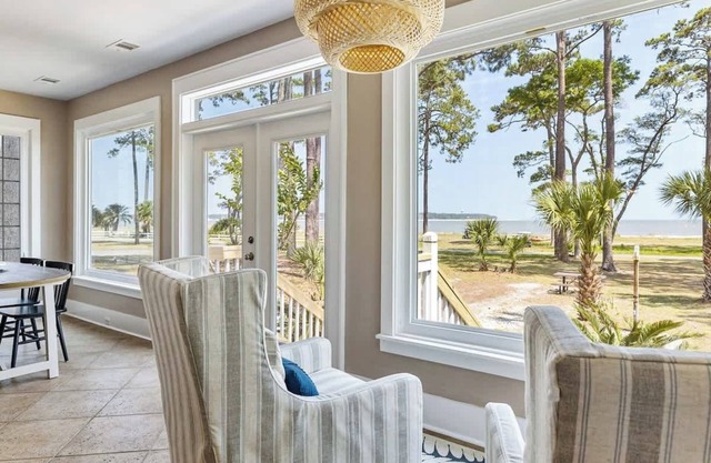 Oceanfront Cottage with Pool Access