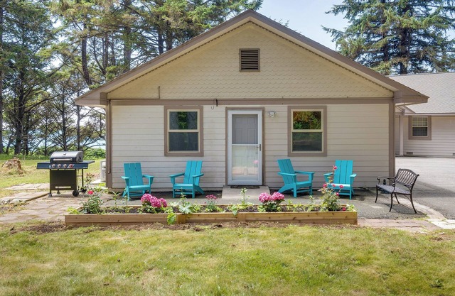 Oceanfront Smith River Cottage: Beach Access!