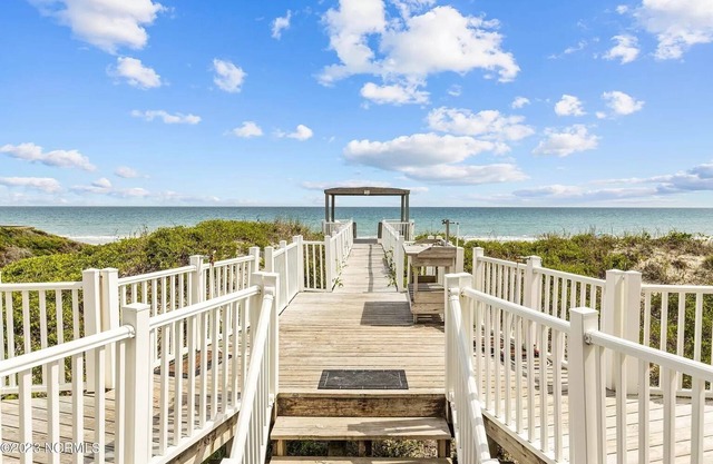 OCEANFRONT spectacular 8 BR,6 BA, Sleeps 20.Last minute deal on summer rate.