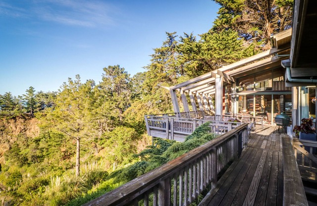 Oceanfront Stunner w / Deck, Veranda & unglaubliche Aussicht - in der Nähe von Stränden!