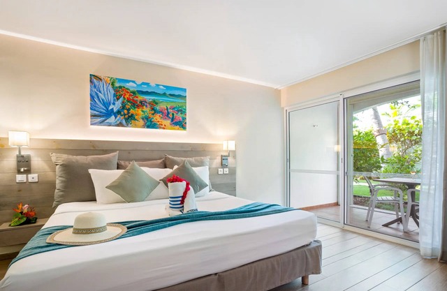 Oceanfront Suite with Private Beaches, Pool, Gym & Watersports Adventures