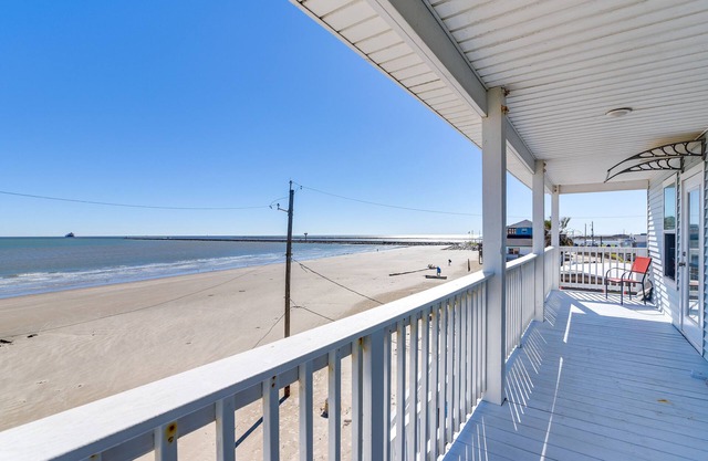 Oceanfront Texas Retreat: Near Surfside Beach!