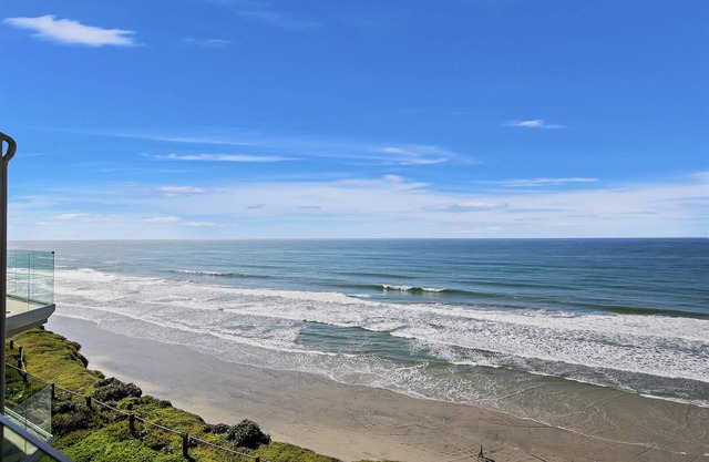 Oceanfront, Top-Floor, wunderschöne neue Renovierung in Solana Beach!
