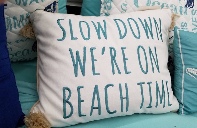 Oceanfront Resort, nur wenige Schritte vom Sand und der Brandung. Außen- und Innenpools.