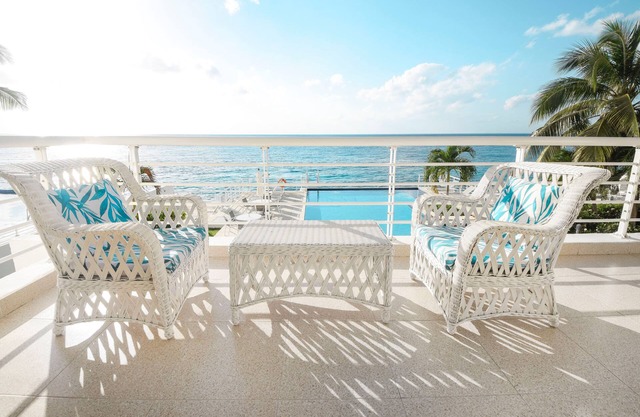 Oceanfront View in Gorgeous Condo