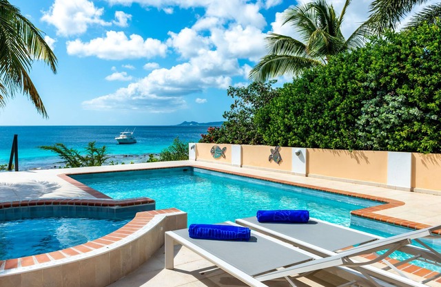 Oceanfront Villa, direkter Zugang zum Meer, privater Pool - 10% Einführungsrabatt!