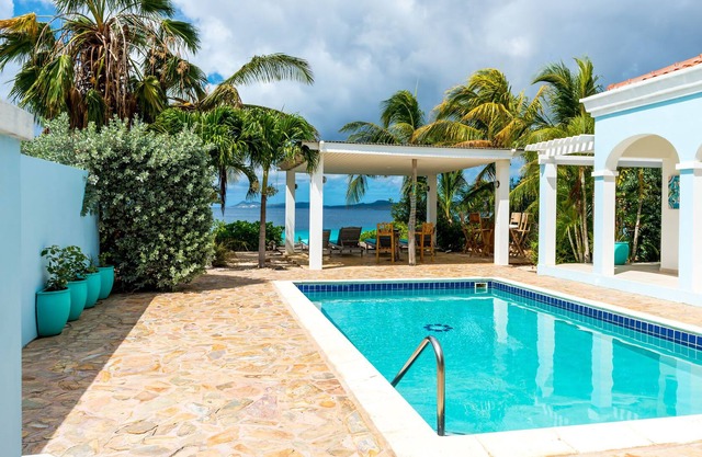Villa am Meer, privater Pool, Pavillon, tolle Tauch- und Schnorchelschritte entfernt