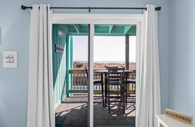 Oceanfront. Walk to Boardwalk. 2 King Beds. Beach Gear. Coffee Bar.