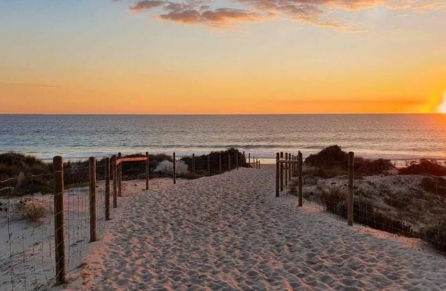 Oceanic Escape: 50m to beach