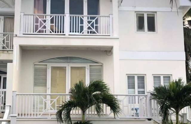 Oceanmist Seafront 4 bedroom townhouse with pool