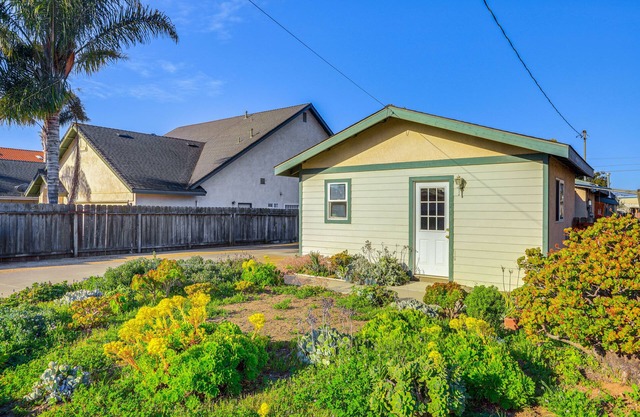 Oceano Studio w/ Patio + Fire Pit Near Beaches!