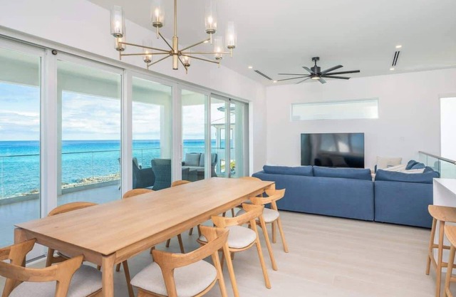 Oceans 9 LUXE 4 BR Villa / West Bay