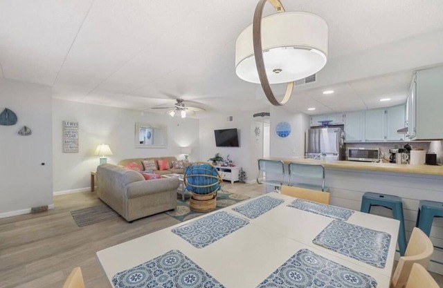Oceanside 2bed 2bath condo, close to beach & perfect for families!