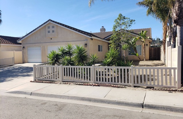 OCEANSIDE 4 BED/2BATH HOME - NEAR LEGOLAND, CAMP PENDLETON, SAFARI ZOO & BEACHES
