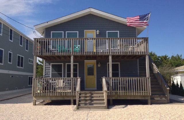 Oceanside Barnegat Light Beach House 3Br/1Ba. Walk to Beach. Downstairs