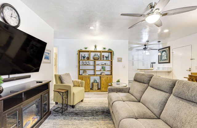 Oceanside Condo w/ Pool & Hot Tub Access!