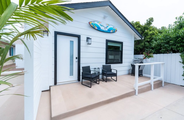 OCEANSIDE HAPPY HULA RETREAT New build - 1bed/1bath located 1.5 miles from Pier!