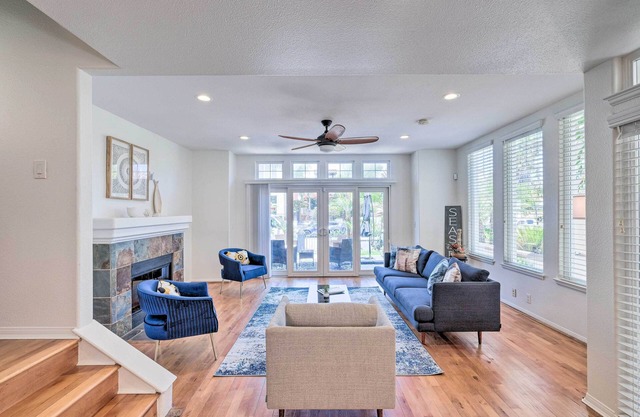 Oceanside Home w/ Rooftop Patio - Steps to Beach!