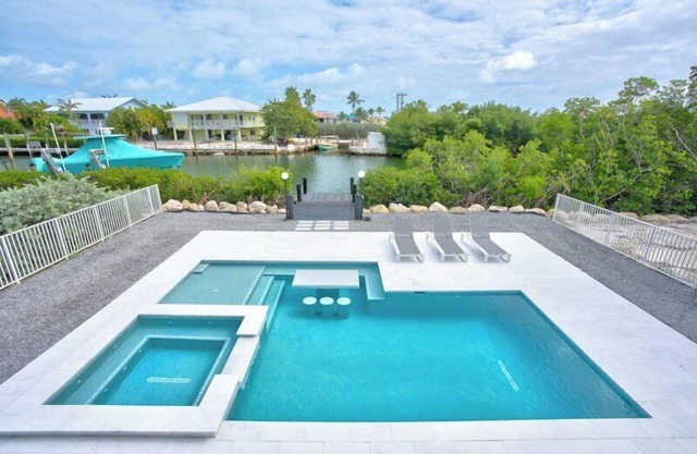 Oceanside Oasis 2bed/2bath with brand new private pool, hot tub with swim up bar