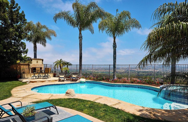 Oceanside Oasis with Views, Pool & Spa, Pool table, 4 BR & 2.5 BA.