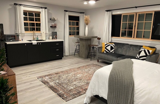 Oceanside Ocean-View Guest Studio
