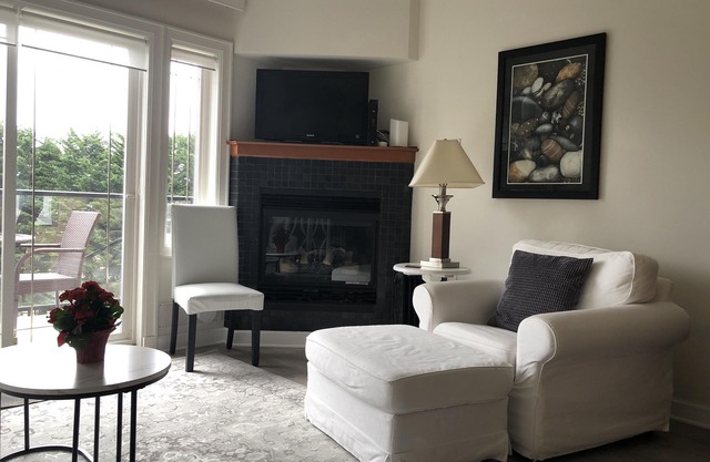 Oceanside Penthouse Studio in Sidney, BC