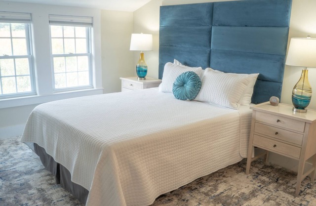 Oceanside queen room with lounge area!