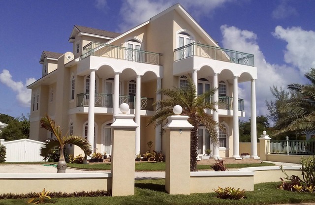 OCEANSPRAY !!! OPULENTES STRANDHAUS MIT POOL IM HERZEN DER BAHAMAS