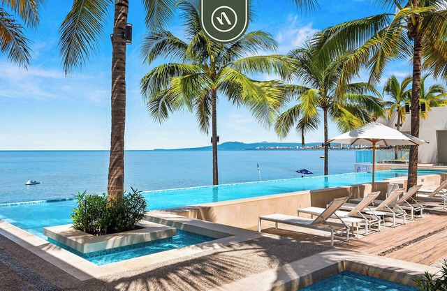 Oceanview 1 BR Condo with Pools and Beach Access