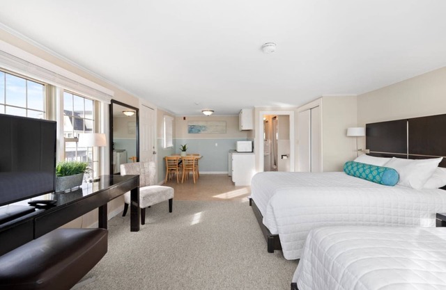 Oceanview 2 Double Bed Unit with Shared Deck