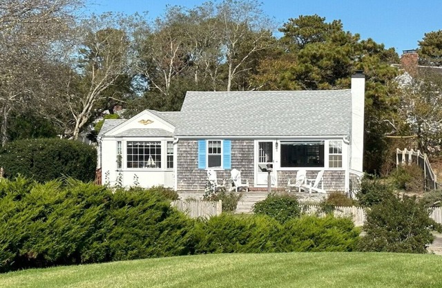 Oceanview 3BR cottage across from Pleasant Beach!