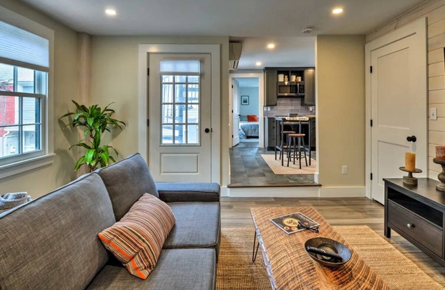 Oceanview and downtown with direct beach access 1 Bed 1 Bath