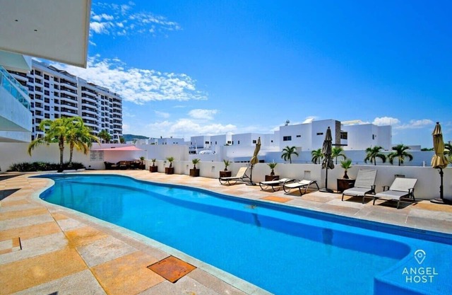 Private Oceanview Balcony, Fiber WiFi & Pool