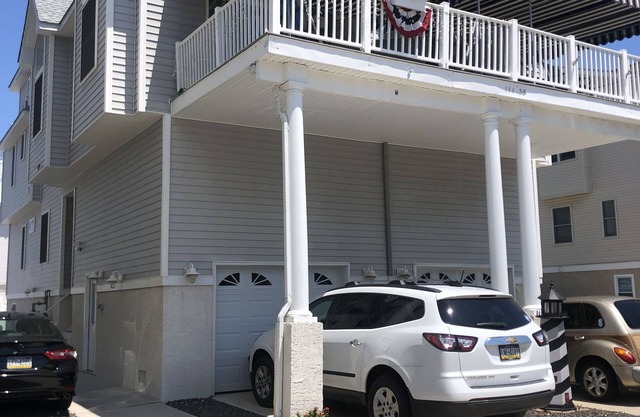 Oceanview Beach House; Walking Distance to Everything! FRI-FRI rentals only