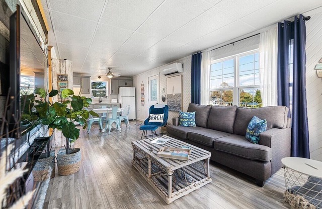 Oceanview beach style cottage W/ hot tub