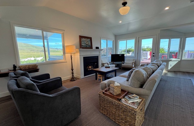 Oceanview Child & Dog Friendly House w/Fire Pit & Bocce Ball
