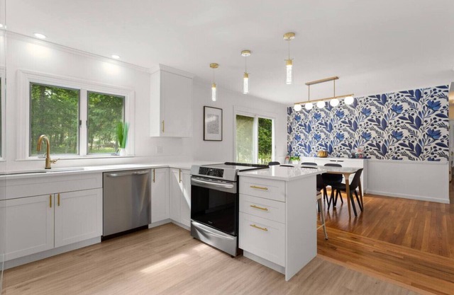 Walkable to Town and Acadia National Park.