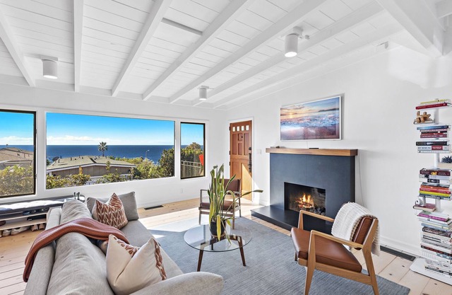 Oceanview Cottage Steps from Iconic Thousand Steps Beach