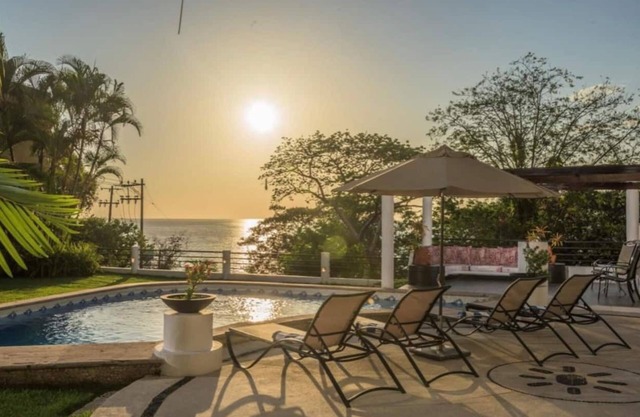 Oceanview FAST WiFi Private Yard Pool Executive Chef Staff Amazing Views