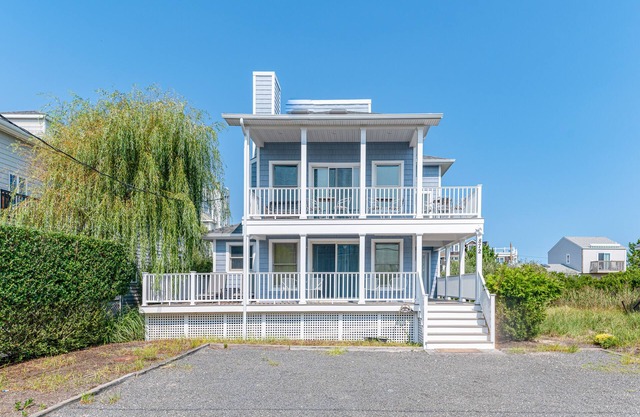 Oceanview home with a washer/dryer, spacious deck, central AC, fireplace