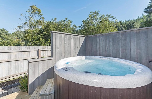 Oceanview Haus w / Whirlpool, Terrasse und Gemeinschaftspool / Tennis - 1/4 Meile vom Strand entfernt!