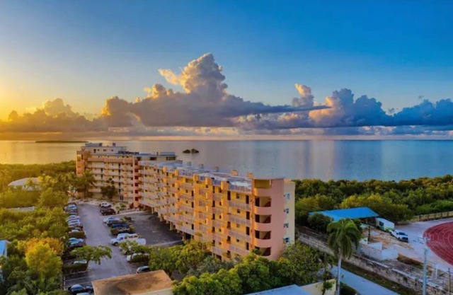 🌴 Oceanview Islamorada Penthouse 3BR 2 BA Sunrise Views, Pool & Weekly Rentals