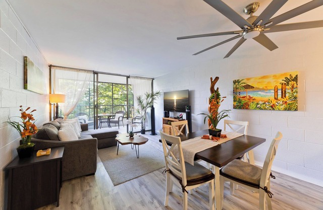 Oceanview Mauna Loa Shores Kai Ekahi #201 Remodeled next to Carlsmith Beach Park
