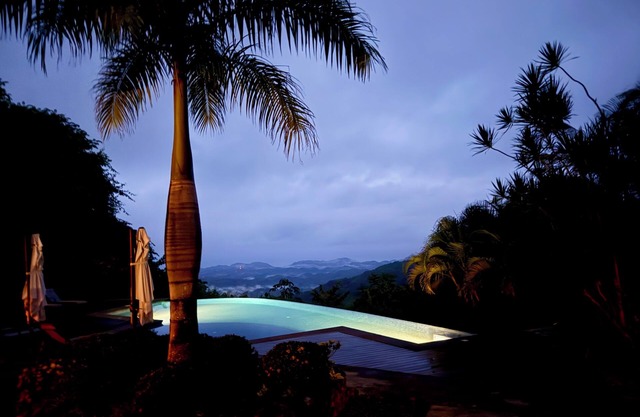 Oceanview mountaintop 5-bedroom villa in Samara.