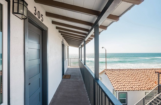 Oceanview Queen Suite Steps from the Sand (304)