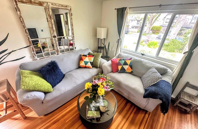Oceanview Retreat in James Bay – Steps from the Beach!