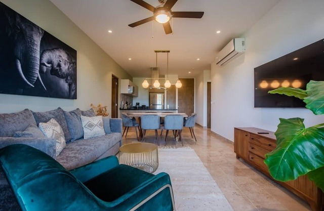 Oceanview Roof Pool Condo, Gym & Near 5th Ave!